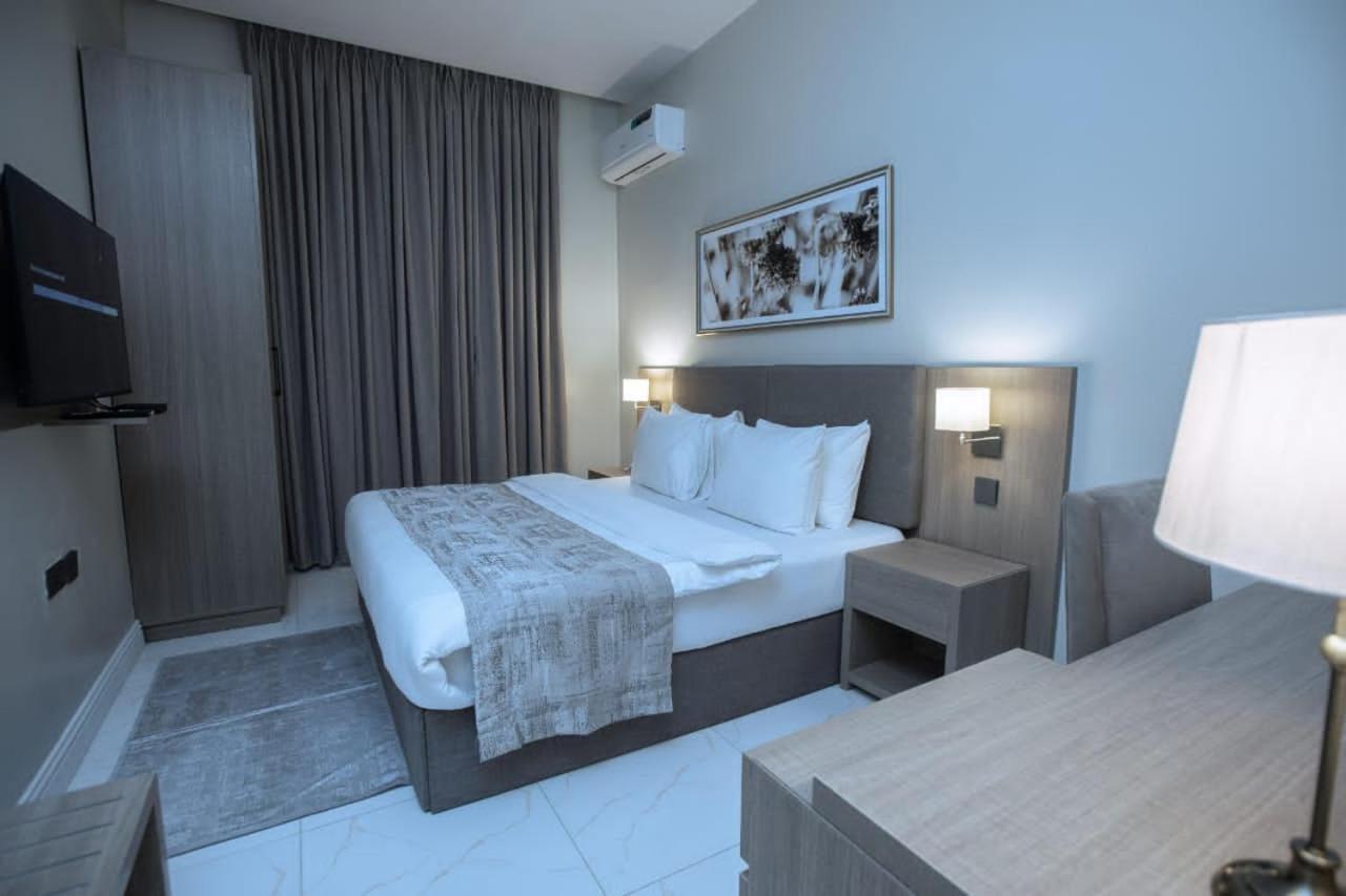 Knightsbridge Hotel & Suites Абуджа Екстериор снимка