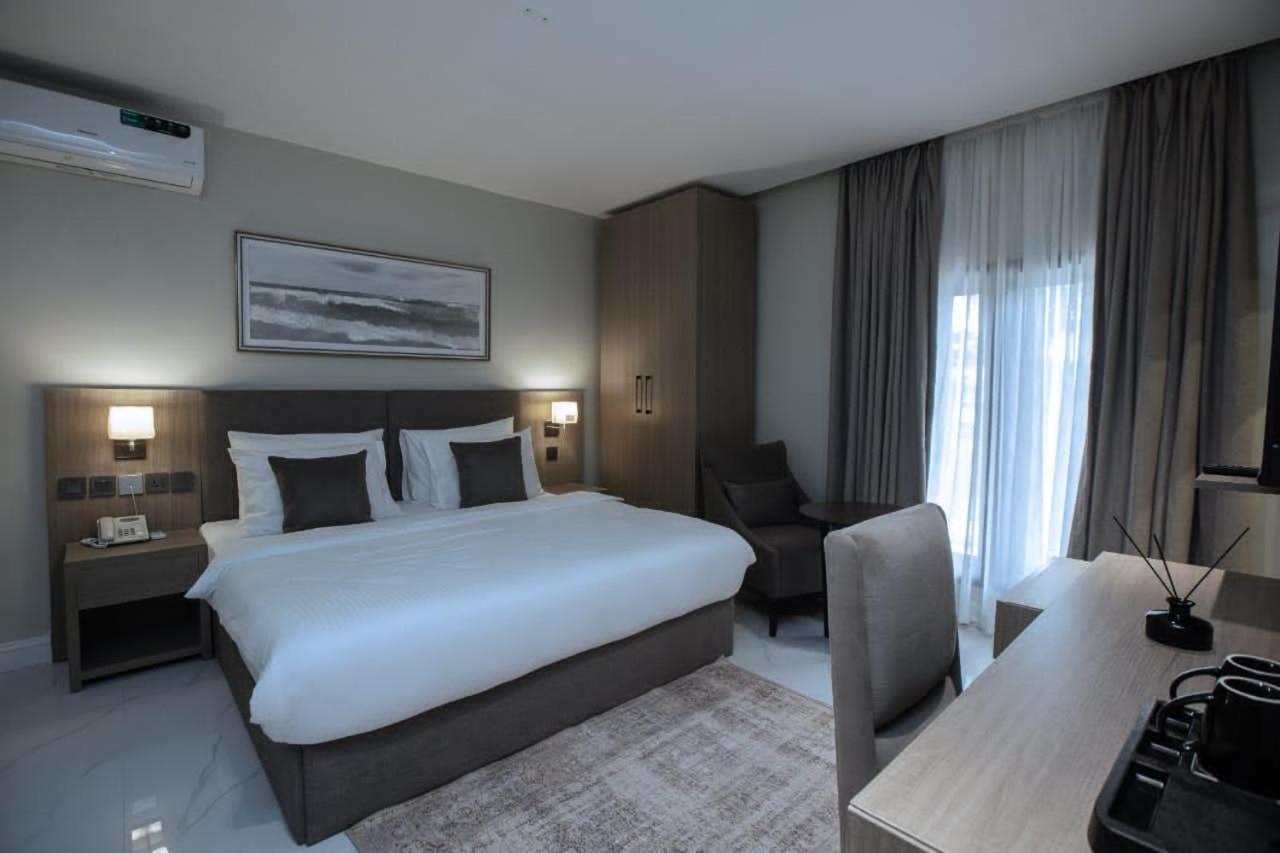Knightsbridge Hotel & Suites Абуджа Екстериор снимка