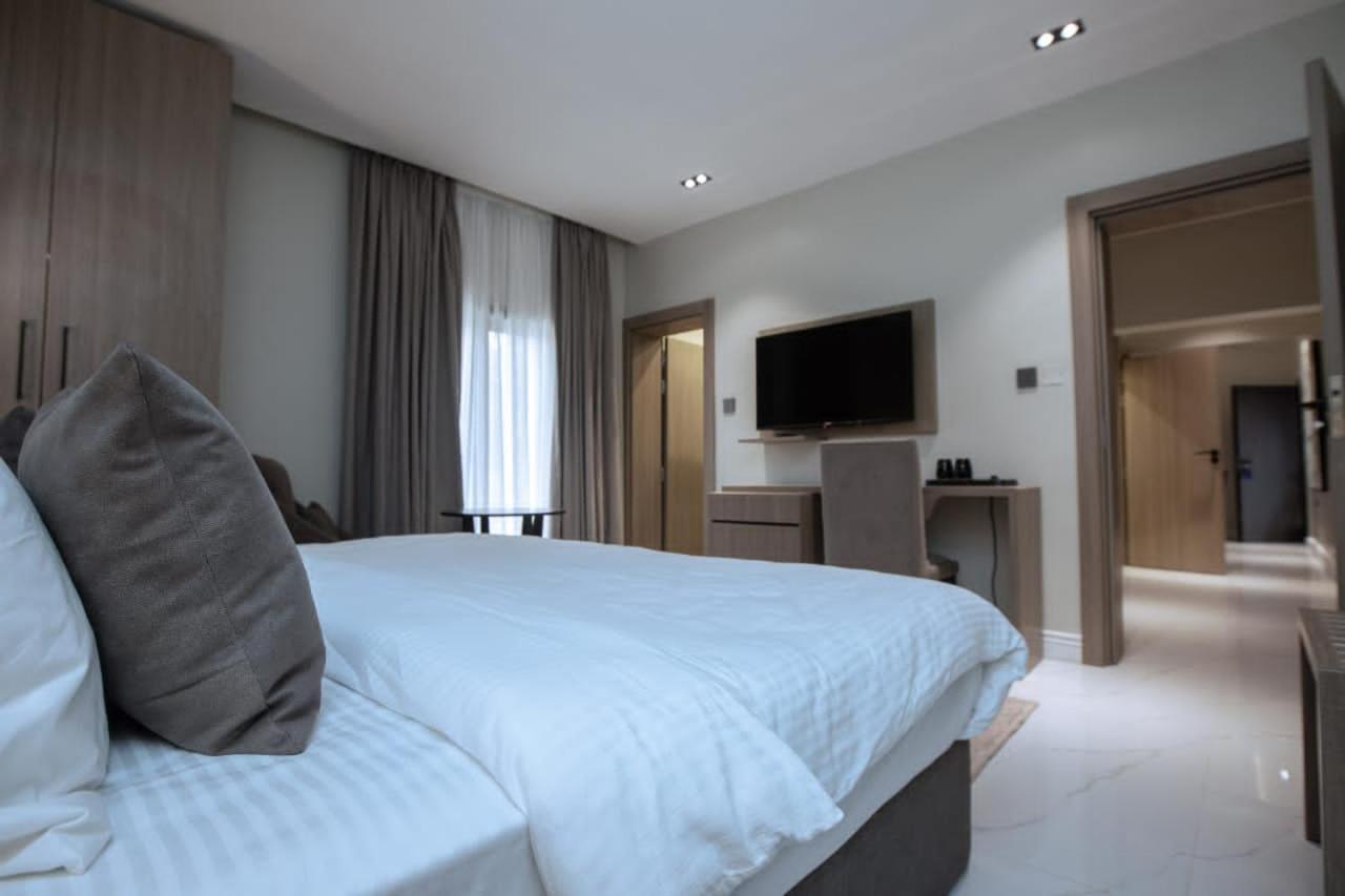 Knightsbridge Hotel & Suites Абуджа Екстериор снимка