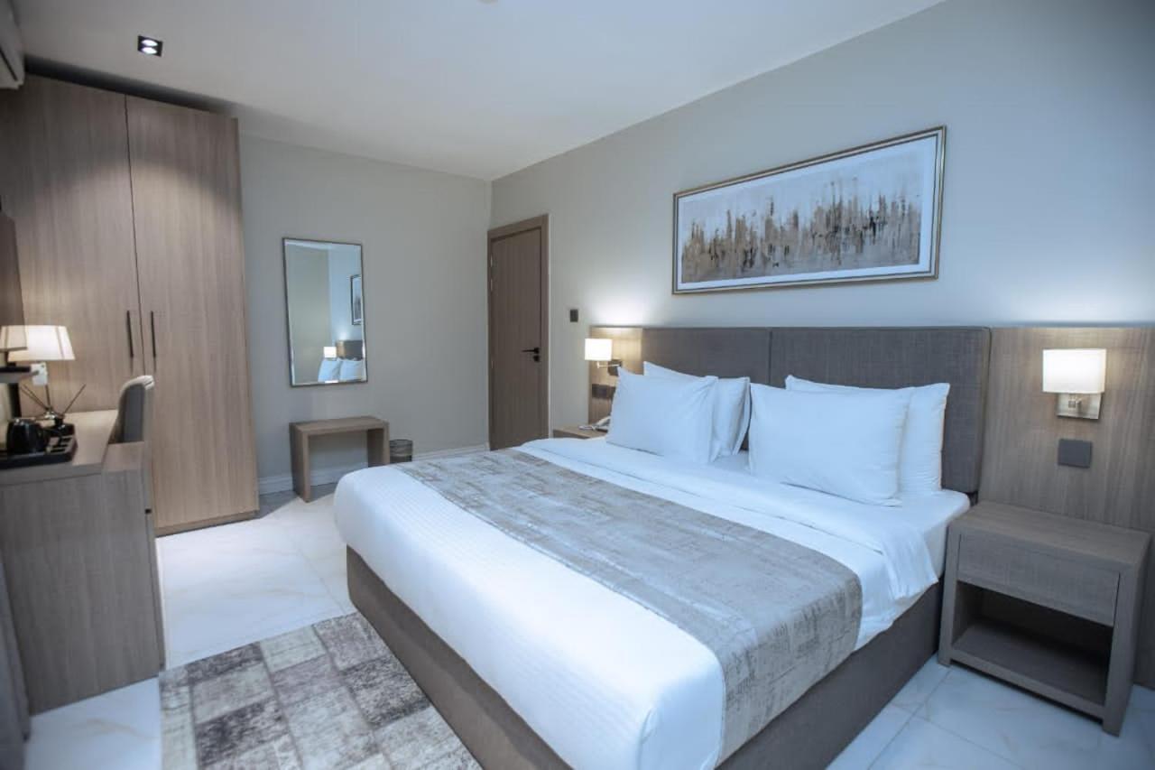 Knightsbridge Hotel & Suites Абуджа Екстериор снимка
