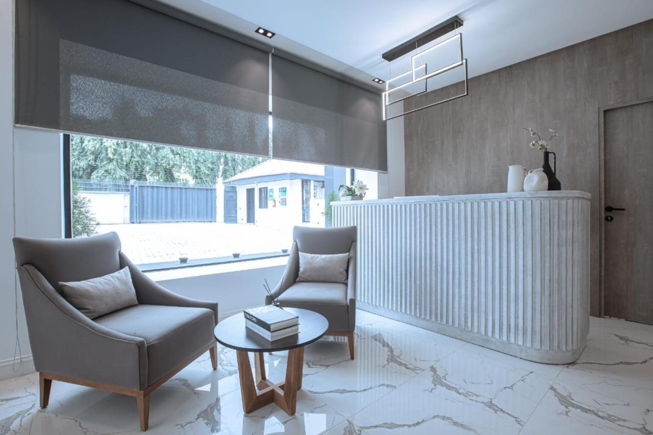 Knightsbridge Hotel & Suites Абуджа Екстериор снимка